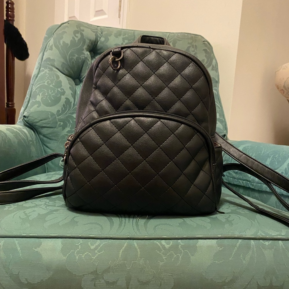 Bold Leather Black Bag.